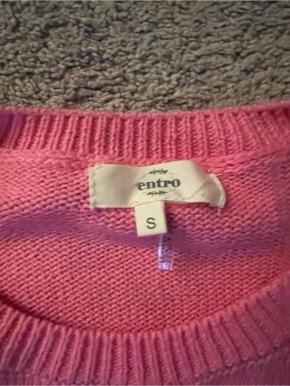 entro Pink Short-Sleeve Sweater with Red Floral Appliqué - Picture 2 of 2